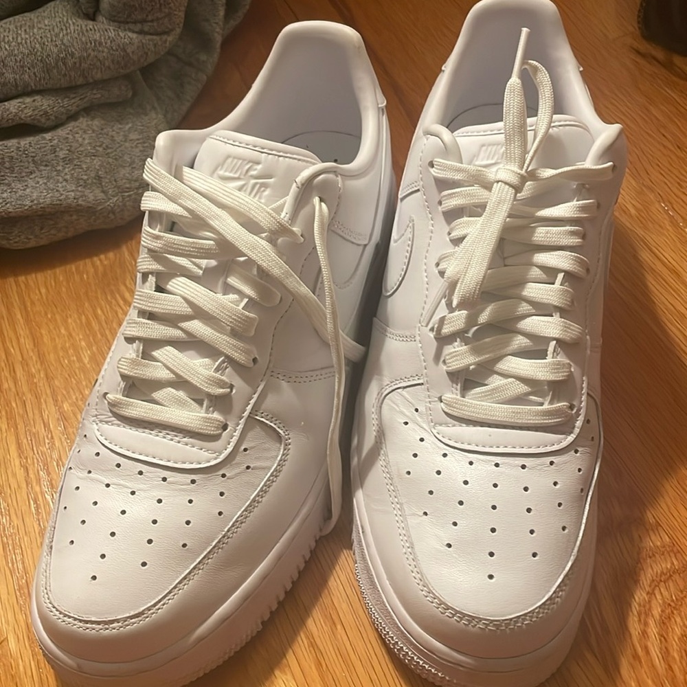 Nike men’s sneakers. DM0211-100.